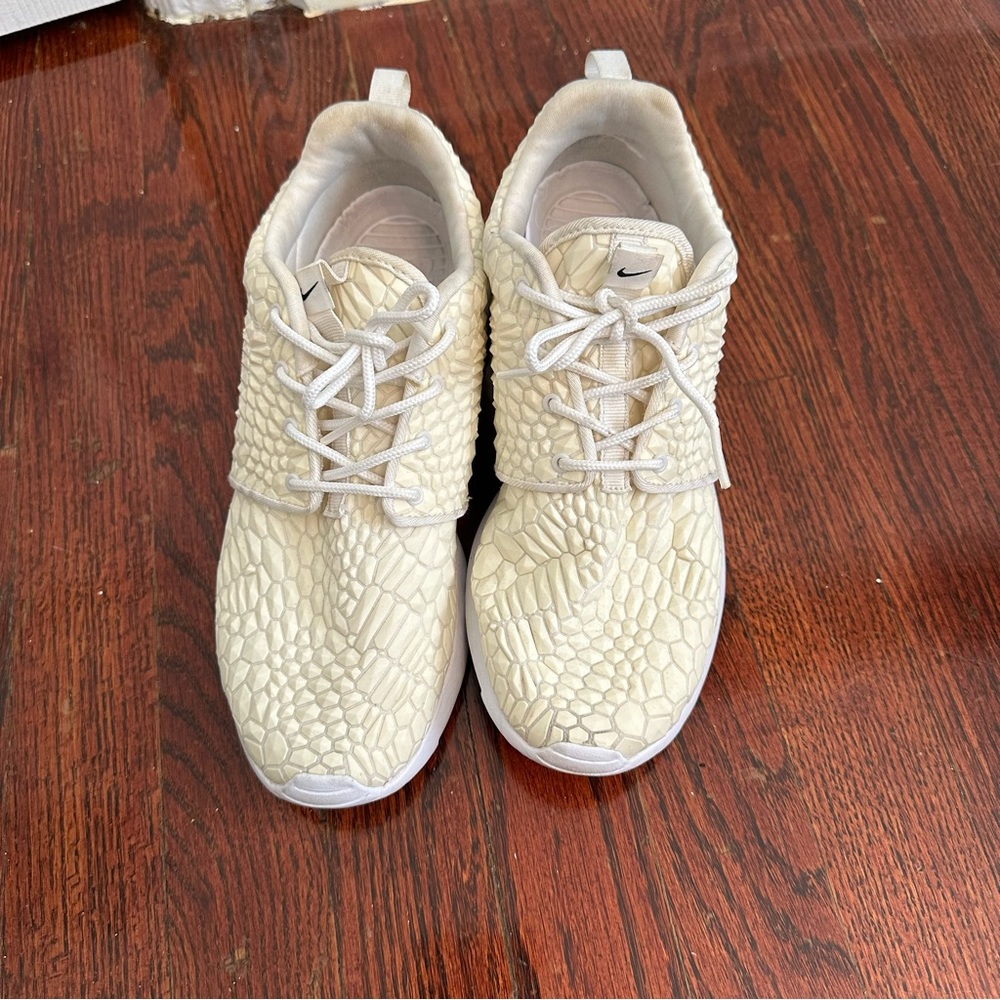 NIKE WMNS ROSHE ONE DMB QS 824286 100 WHITE - SZ 7.5